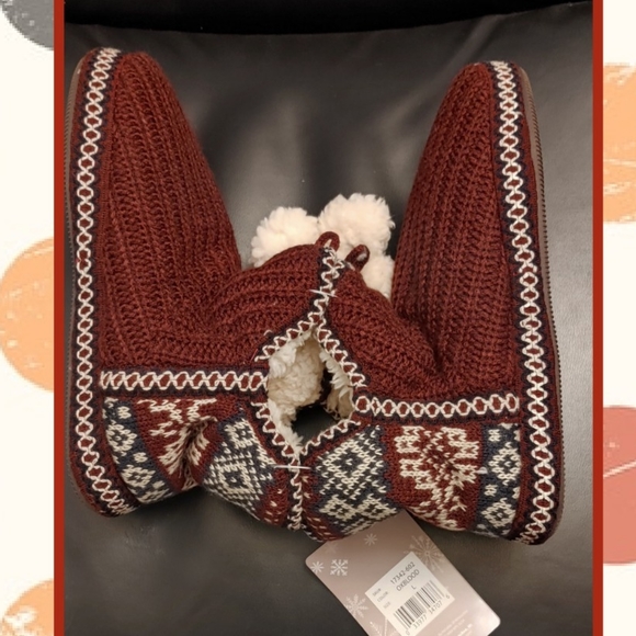 THE ORIGINAL MUK LUKS SLIPPERS. (SOLD SOLD SOLD) NO LONGER AVAILABLE - Picture 2 of 6